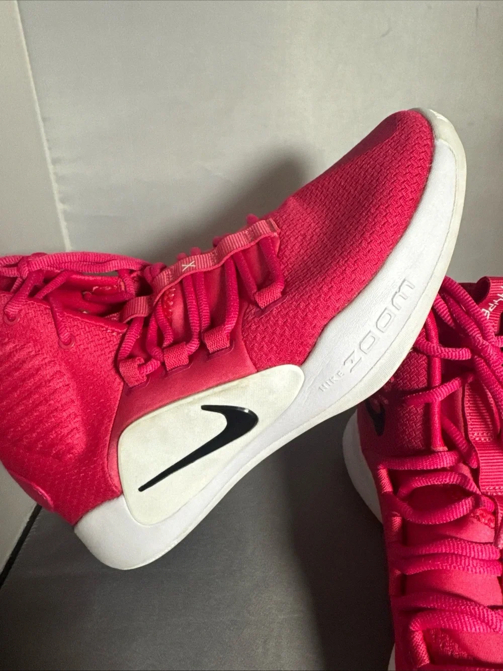 Nike‎ Zoom Hyperdunk Pink High-Top Basketball Shoes with Black Swoosh mens 8.5